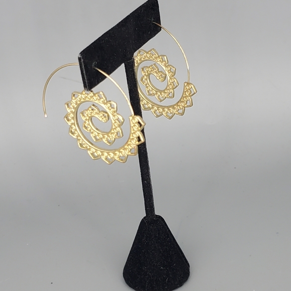 Gold Spiral Earrings and Red Faux Leather Studded Bracelet Set - Picture 2 of 12